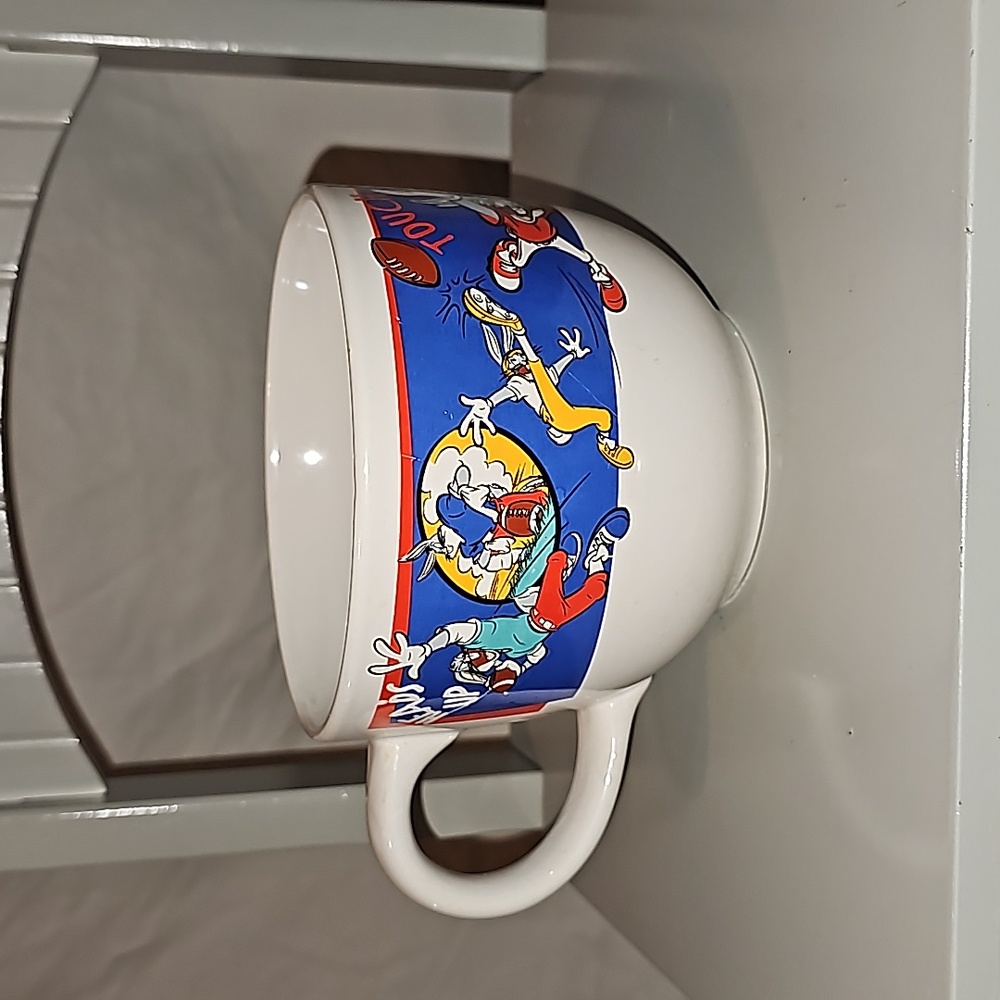 Looney Tunes/Bugs Bunny oversized mug
